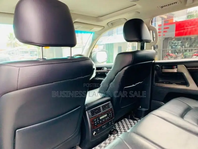 Toyota Land Cruiser V8 ZX 2011