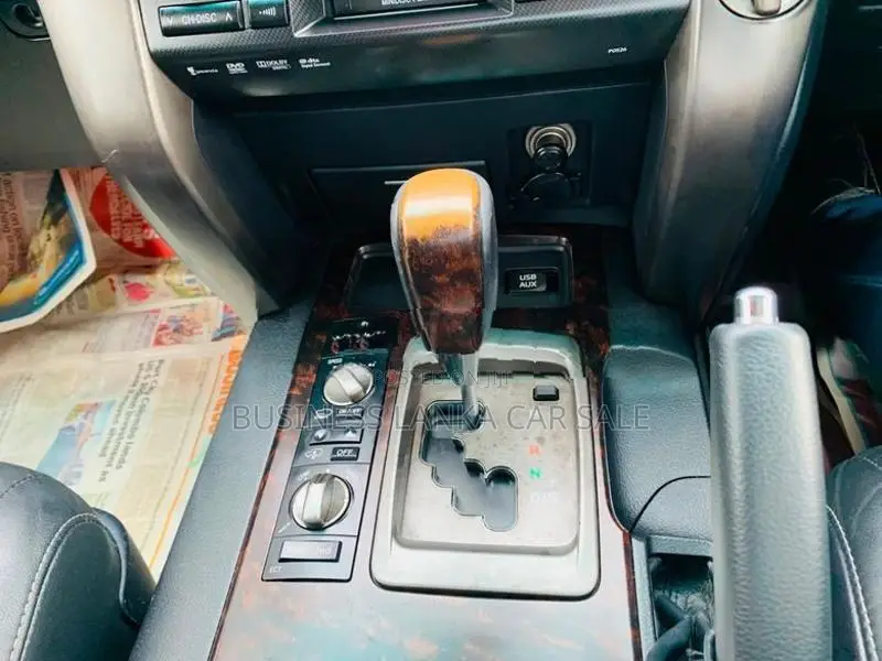 Toyota Land Cruiser V8 ZX 2011