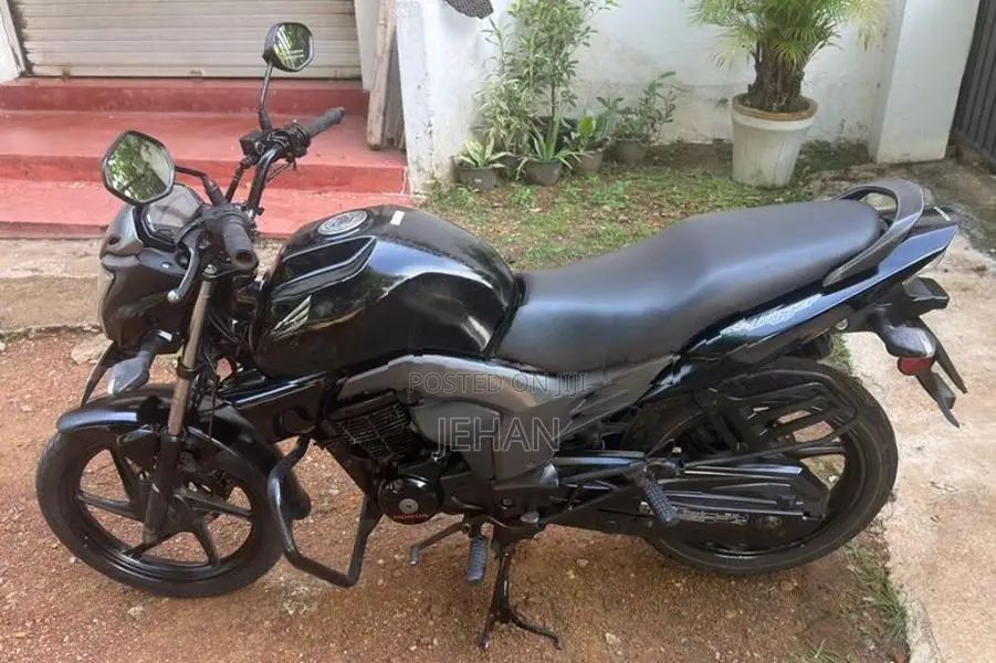 Honda CB Trigger 2015