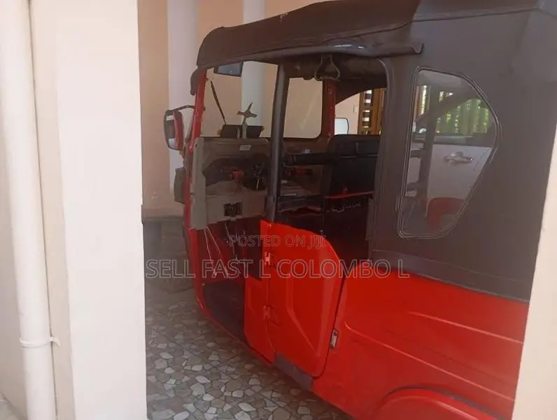 Bajaj RE 2025