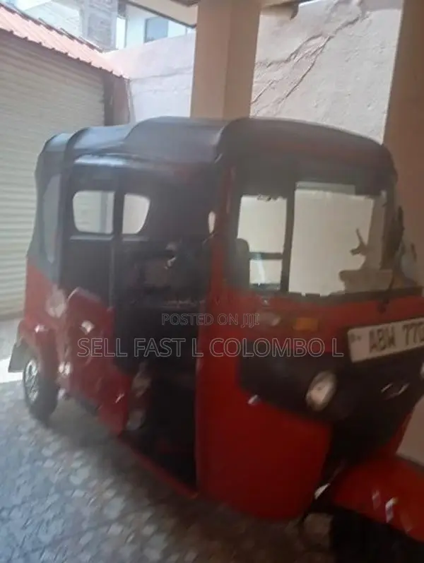 Bajaj RE 2025