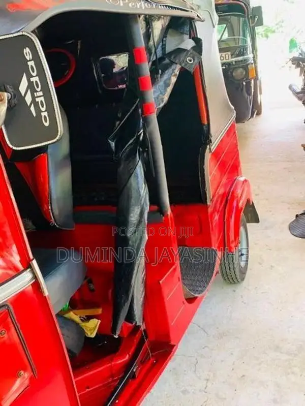 Bajaj RE 2014