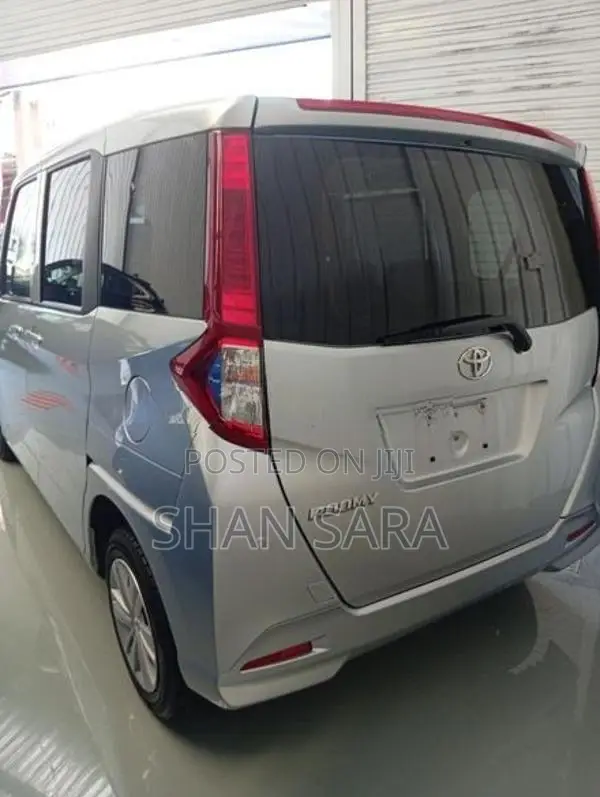 Toyota Roomy x 2023