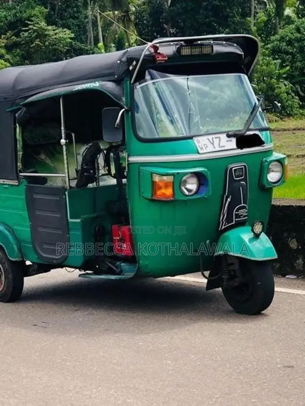 Bajaj RE 2012