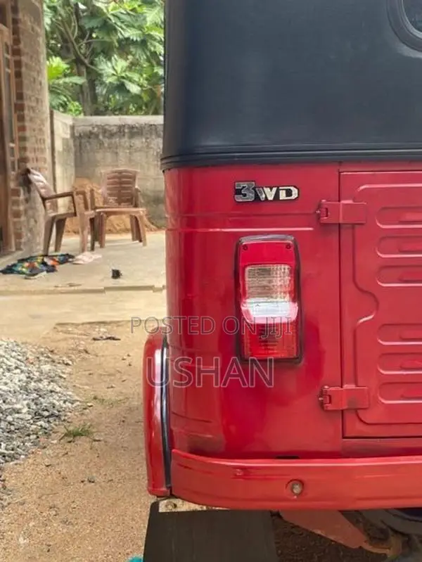 Bajaj RE 2015