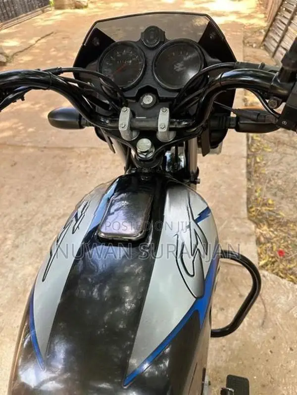 Bajaj CT100 ES 2024