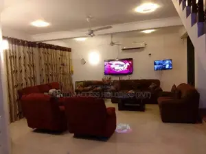 කුරුණෑගල මහ නගරසභා සීමාවේ නවීන පන්නයේ සියලු පහසුකම් සහිත දෙමහල් නිවස