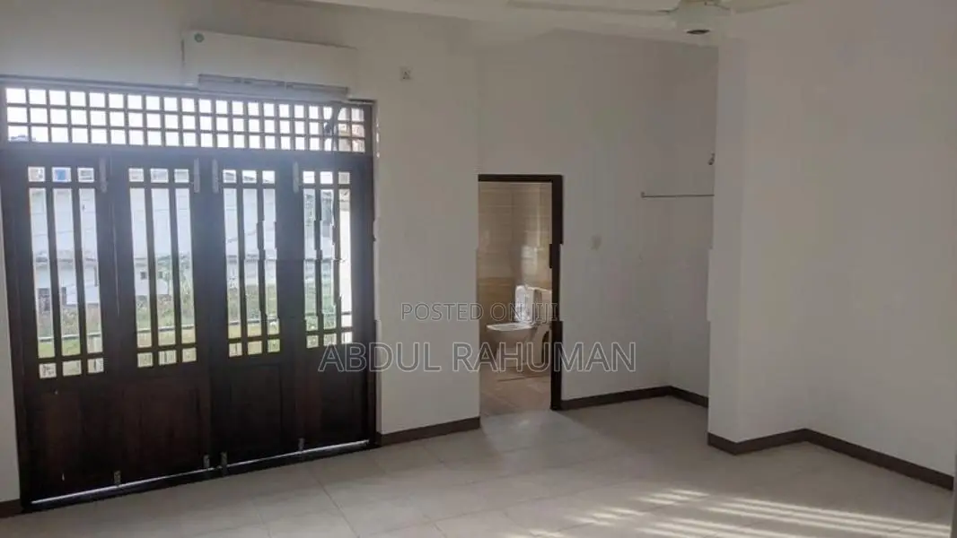 2 Storey House in Thalwathagoda Junction 5 Rooms Solar Power