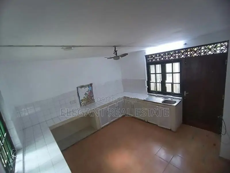 Commercial Office Space for Rent in Colombo 04 (A6365)