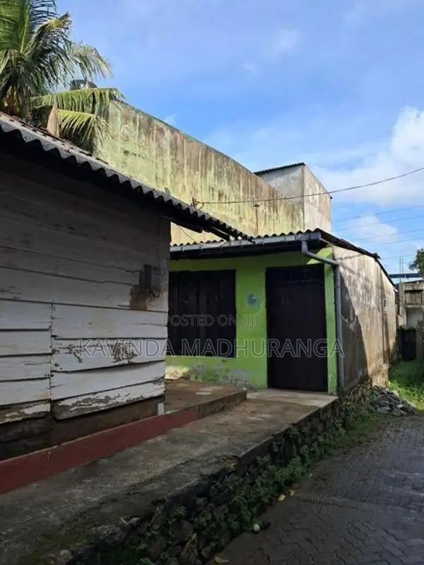 6.9 Perches Land with House for Sale in Welewatta Wellampitiya
