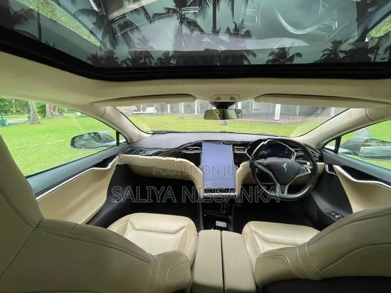 Tesla Model S 2016