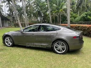 Tesla Model S 2016