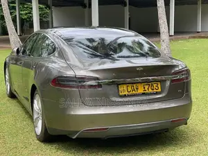 Tesla Model S 2016