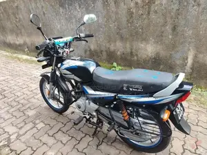Bajaj CT100 2025
