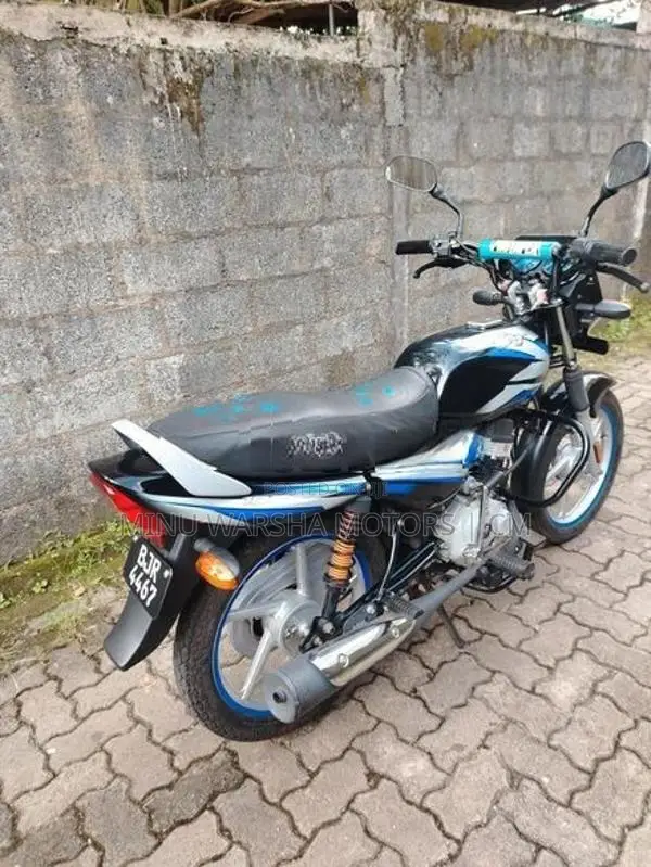 Bajaj CT100 2025