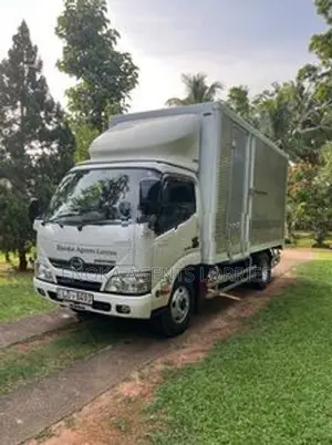 Toyota Aluminum Body Lorry 2014