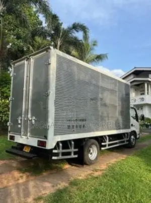 Toyota Aluminum Body Lorry 2014
