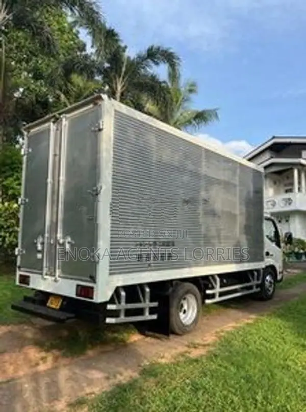 Toyota Aluminum Body Lorry 2014