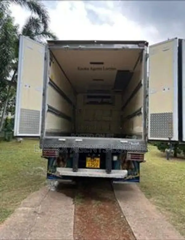 Isuzu Elf 14½ Lorry 2011