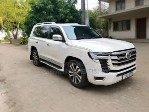 Toyota Land Cruiser V8 2013