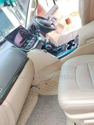 Toyota Land Cruiser V8 2013