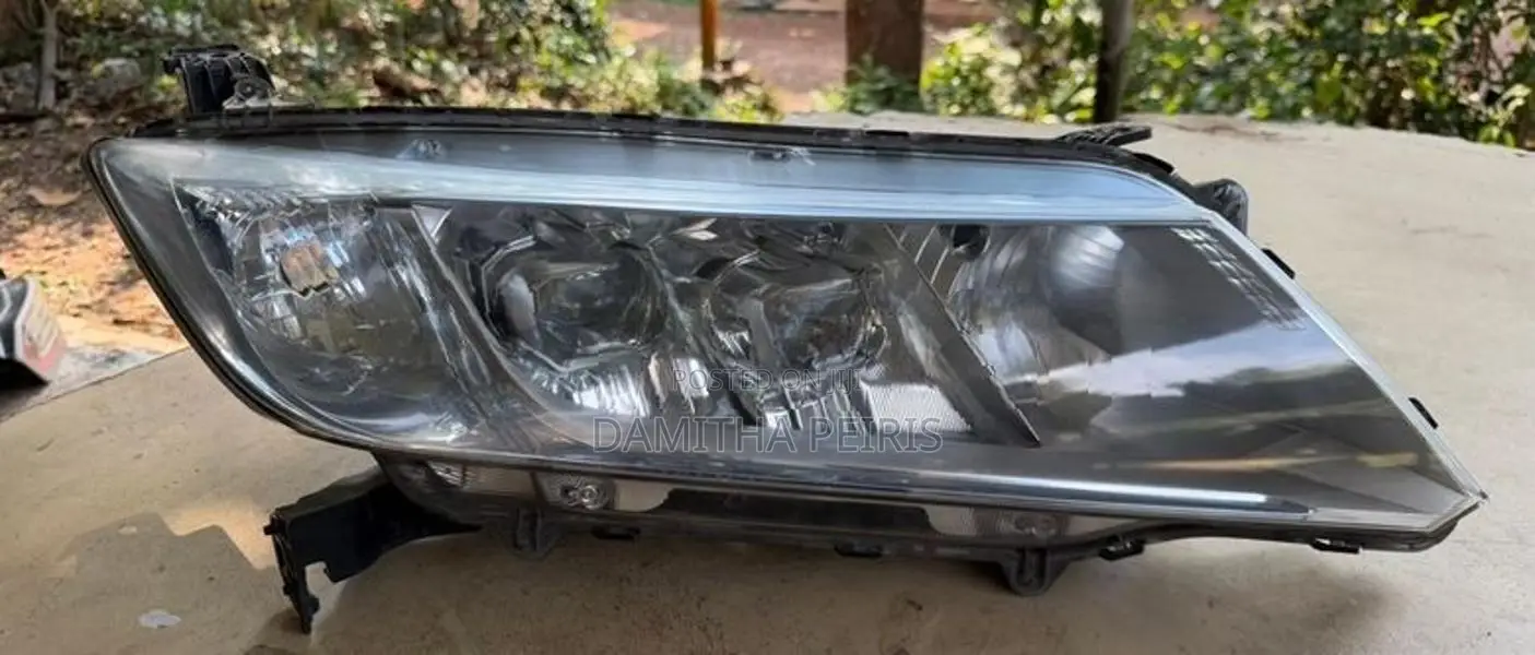 Honda grace head light