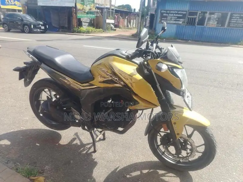 Honda CB Hornet 2016