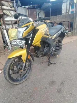 Honda CB Hornet 2016