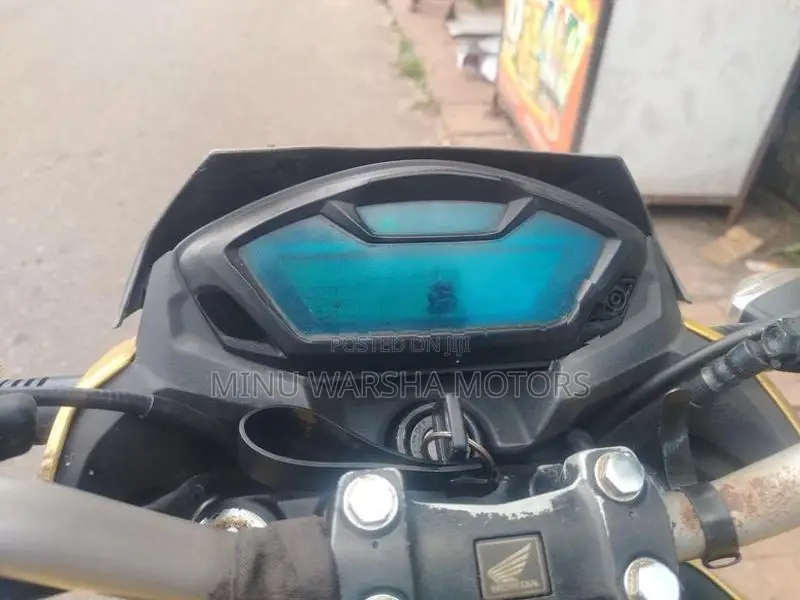 Honda CB Hornet 2016