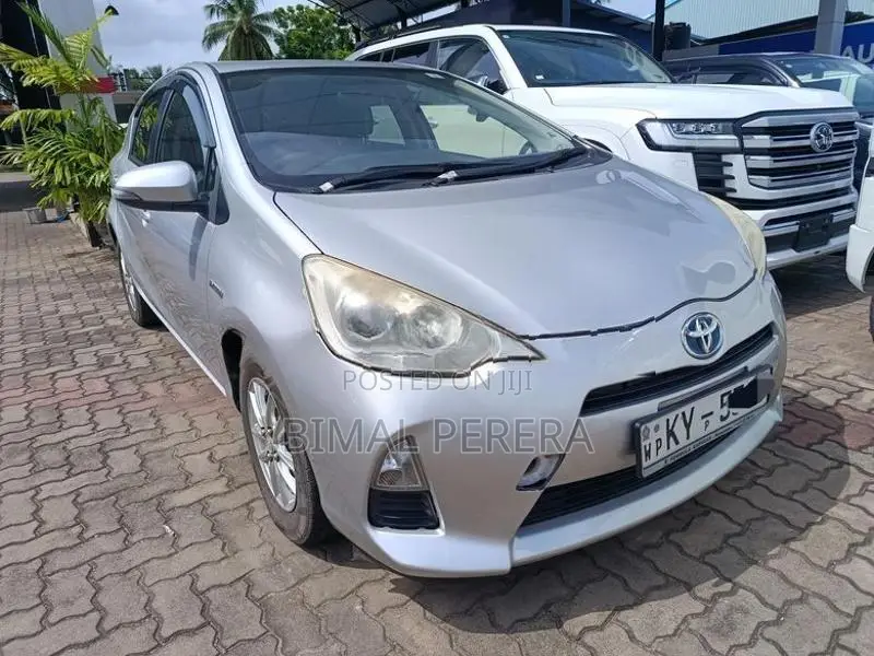 Toyota Aqua S 2012