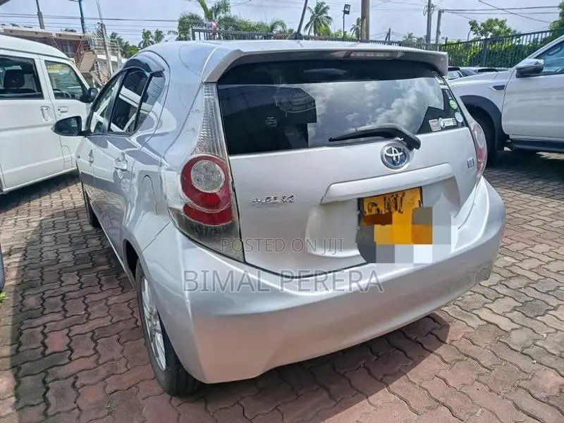 Toyota Aqua S 2012