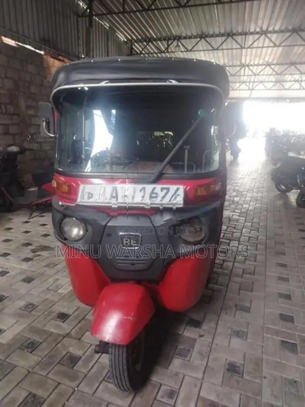 Bajaj RE 2015