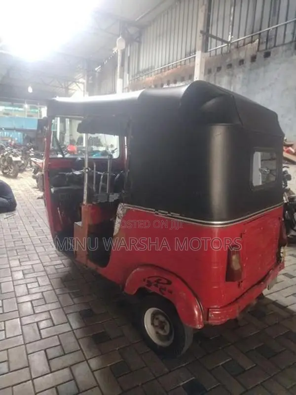Bajaj RE 2015