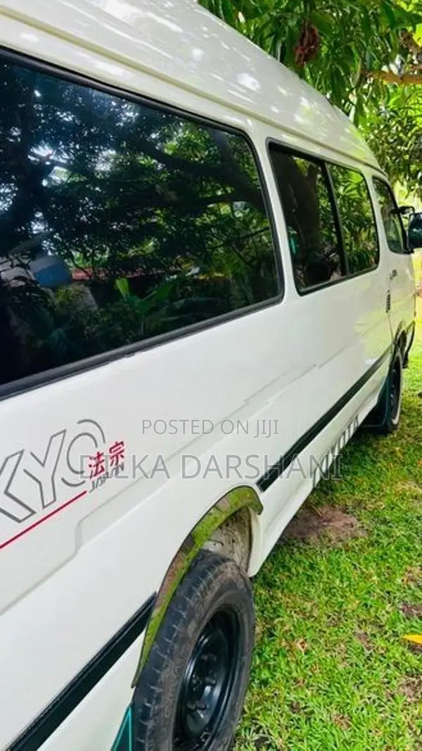 Toyota Hiace LH183 2001