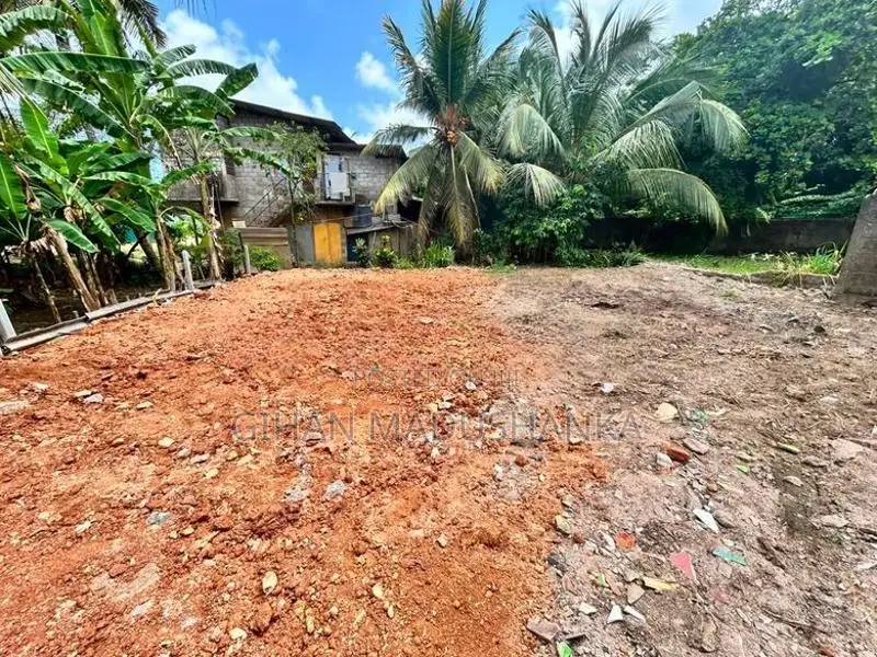 Land for Sale in Ambathale