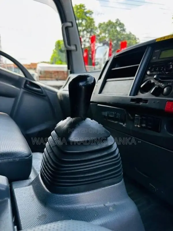 Isuzu Elf Full Body Freezer 2017
