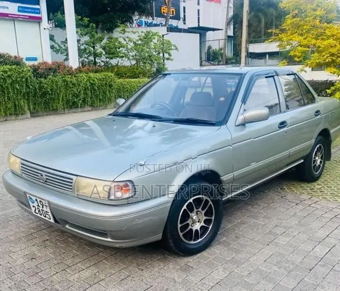 Nissan Sunny 1992
