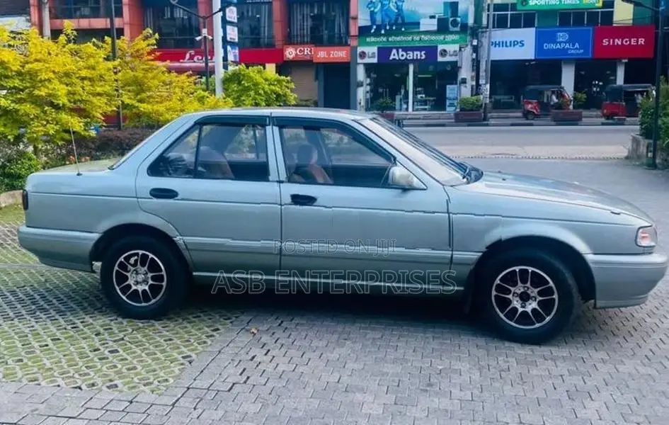 Nissan Sunny 1992