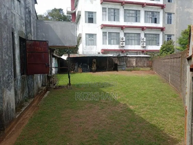 Prime Commercial Warehouse with Land for Sale – Kelaniya