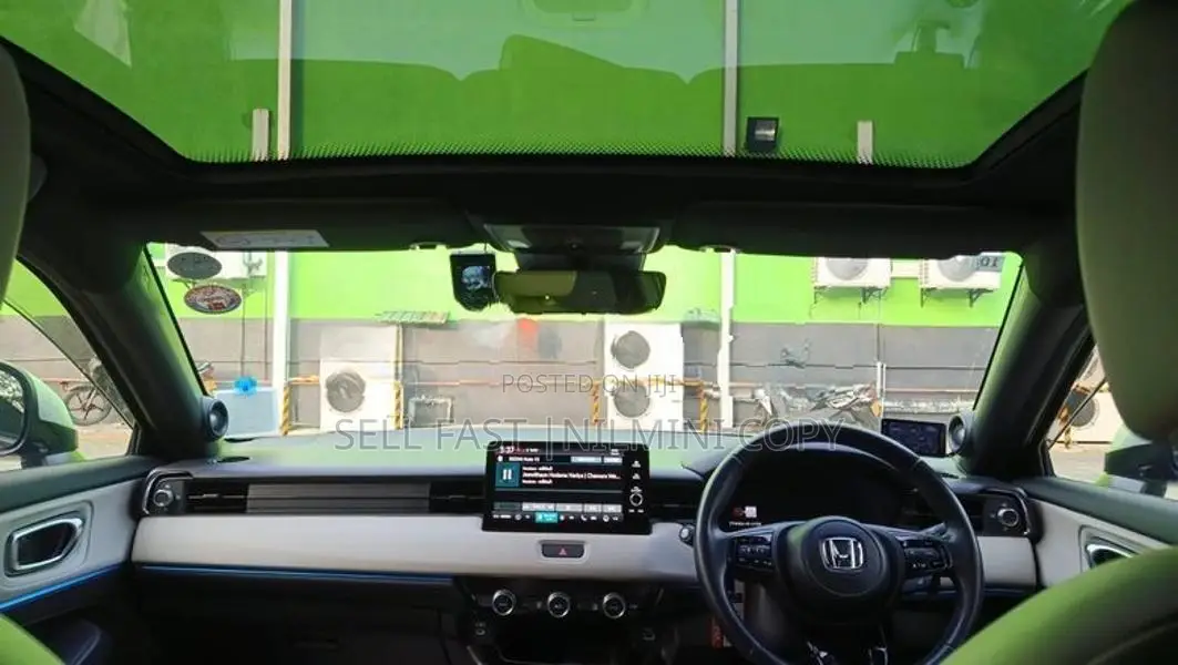 Honda Vezel Z play moon roof 2024