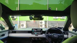 Honda Vezel Z play moon roof 2024