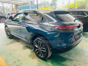Honda Vezel Z play moon roof 2024