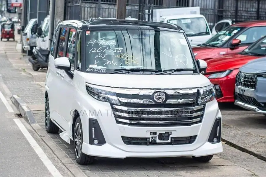 Toyota Roomy Custom GT Black Top 2026