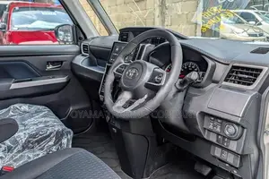 Toyota Roomy Custom GT Black Top 2026
