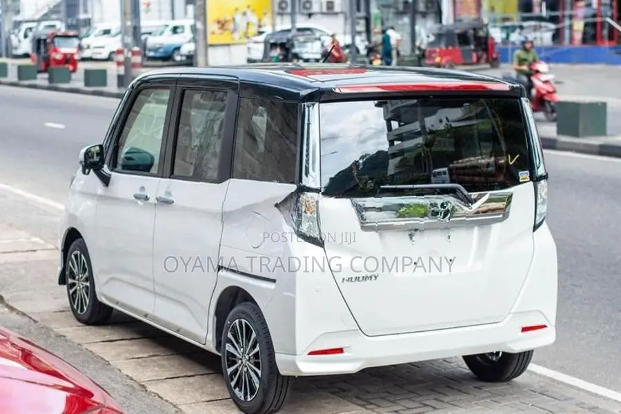 Toyota Roomy Custom GT Black Top 2026