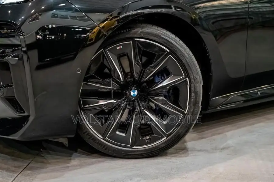 BMW i7 M Sport 2023