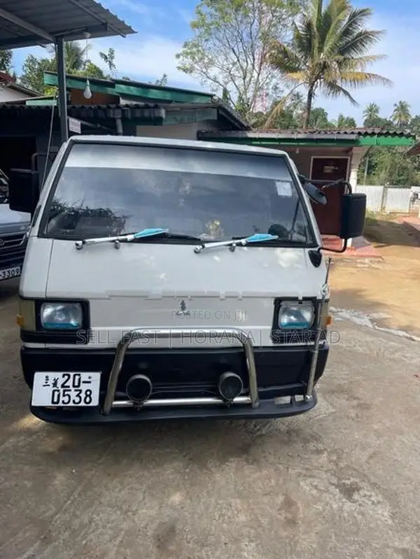Mitsubishi L300 1981