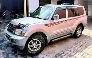 Mitsubishi Montero 2000