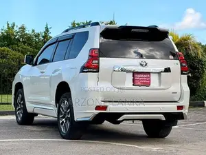 Toyota Land Cruiser Prado TRJ150 2023