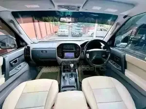 Mitsubishi Montero 2000